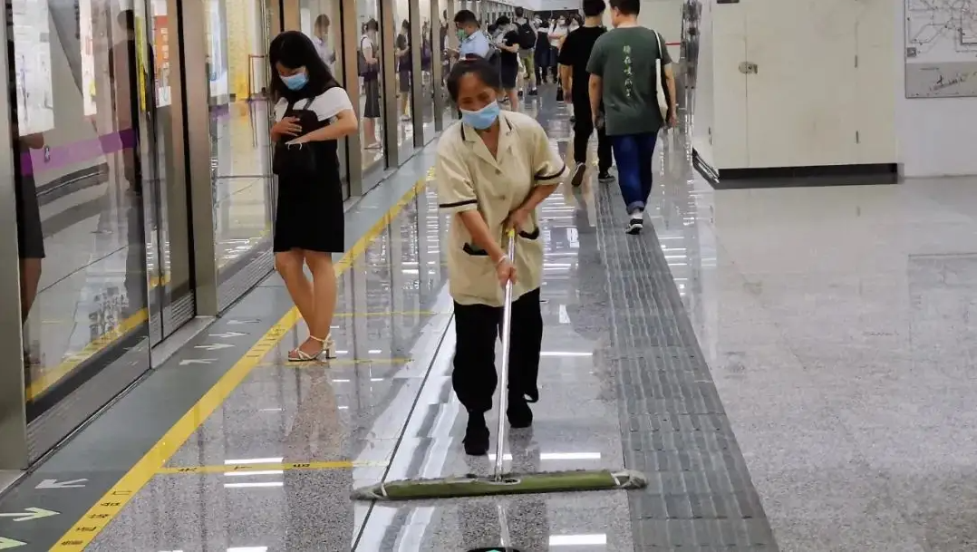 榮事達(dá)擦地機成功入住合肥地鐵站